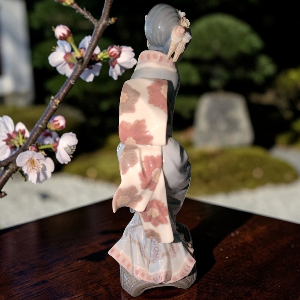 Lladro Figurine "JAPANESE TRADITIONAL GEISHA GIRL" #1449 Retired 1998 Mint - Picture 3 of 7